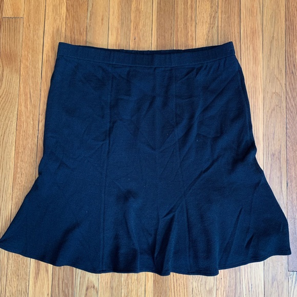 ST. JOHN COLLECTION Santana Knit Navy Blazer Sz 10 with matching skirt - Picture 11 of 15